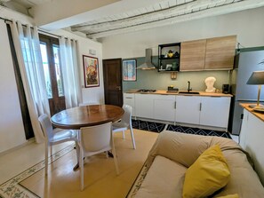 Interior - B-TWENTY7  (Palermo)