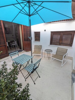 Outdoor dining - B-TWENTY7 (Palermo)