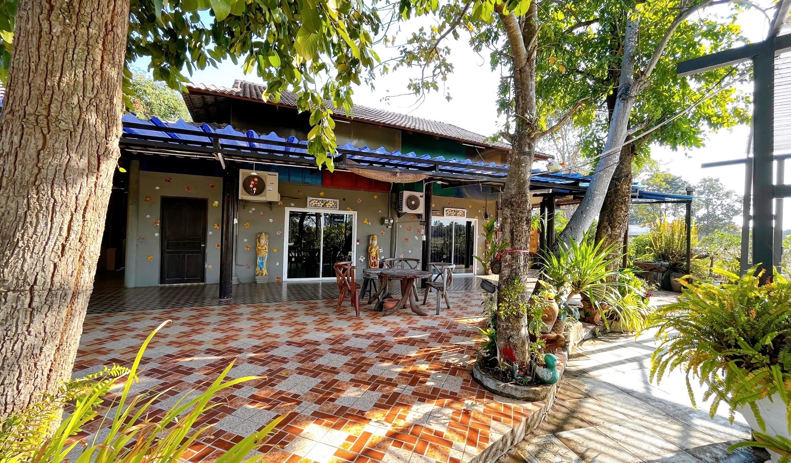 المنشأة من الخارج