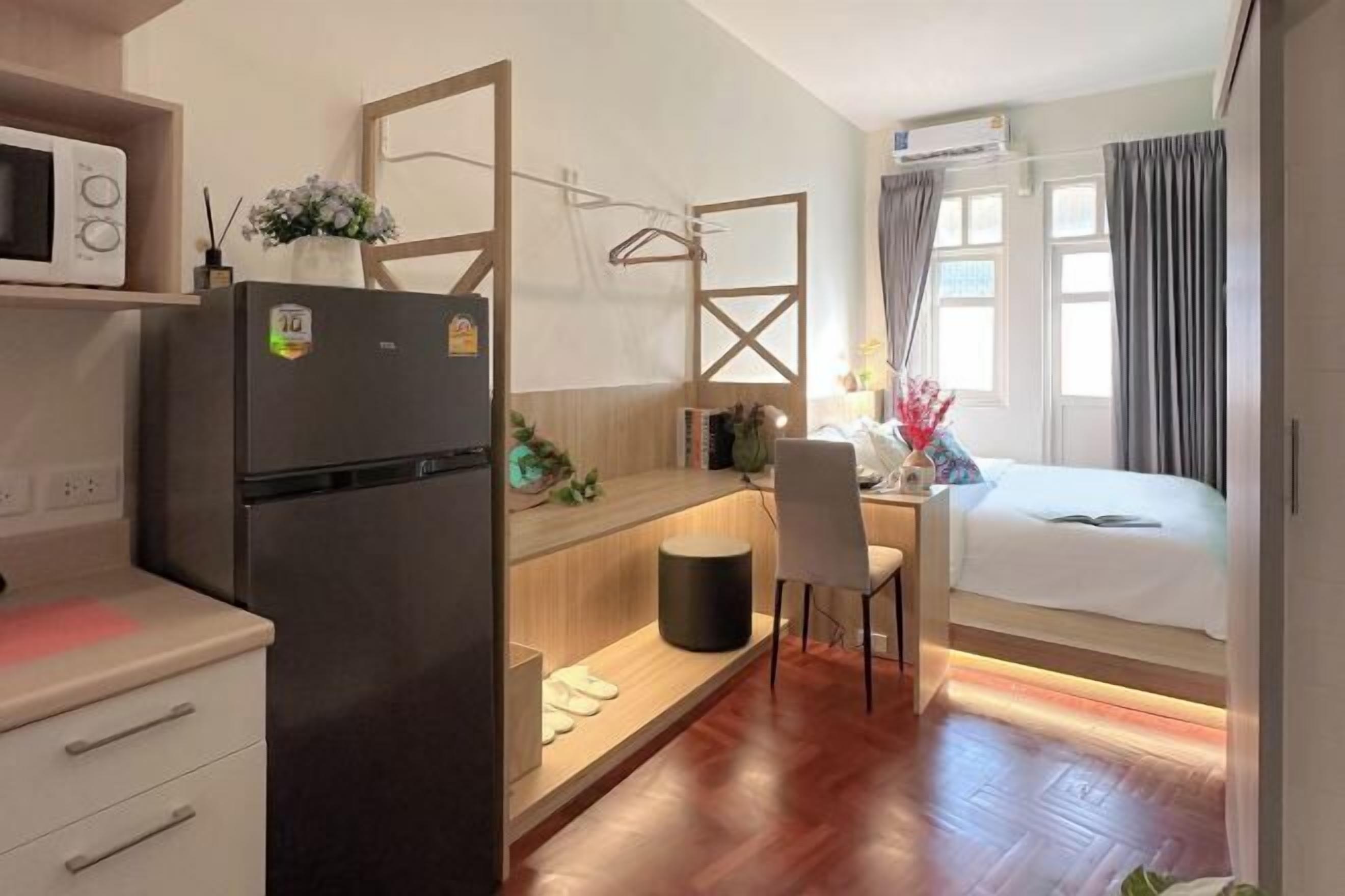 Schreibtisch, laptopgeeigneter Arbeitsplatz, kostenloses WLAN