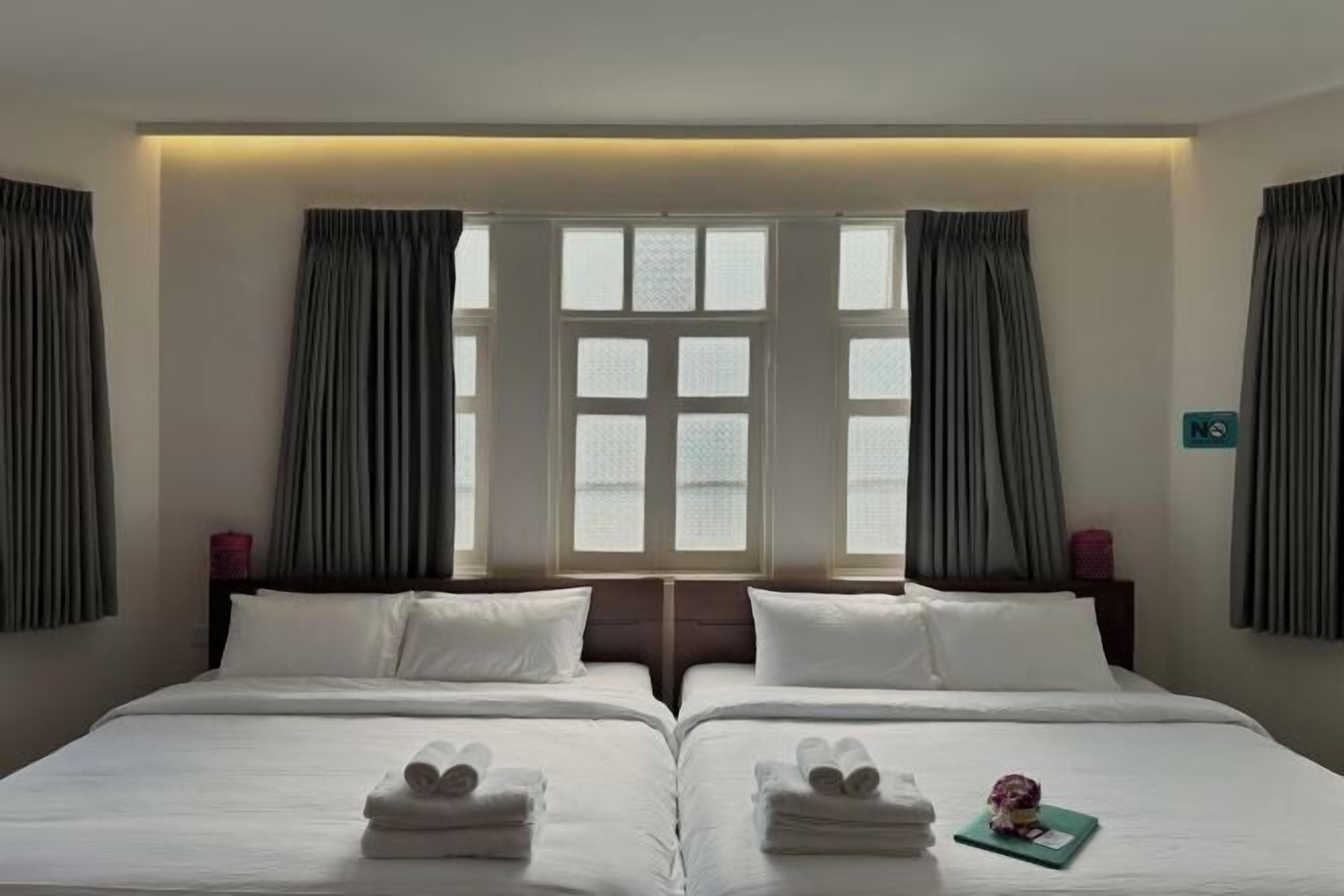 Schreibtisch, laptopgeeigneter Arbeitsplatz, kostenloses WLAN