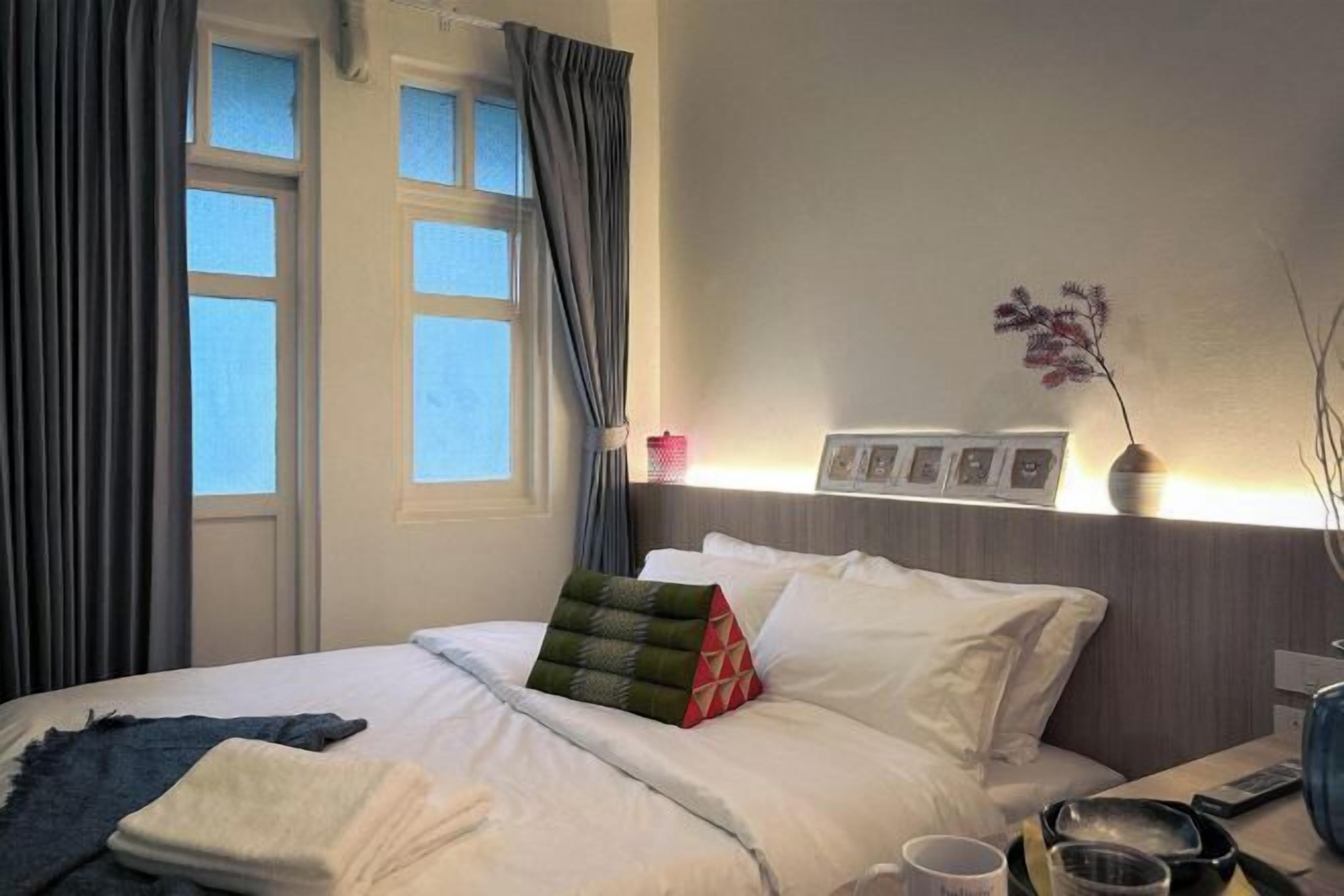 Schreibtisch, laptopgeeigneter Arbeitsplatz, kostenloses WLAN