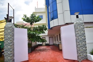 Property entrance - Goroomgo Rupashree Bangla Puri (Brahmagiri)