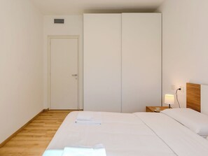 4 camere, culla da viaggio, Wi-Fi gratuito
