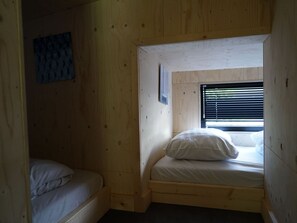 1 dormitori, un bressol de viatge, wifi gratuïta i roba de llit
