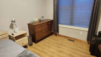 8 bedrooms, desk, iron/ironing board, WiFi