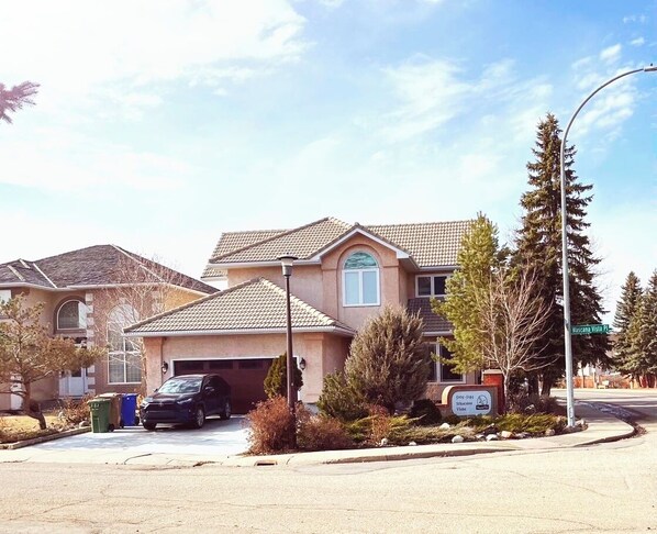 Exterior - 安静舒适高档别墅区,允许携带宠物 (Regina)