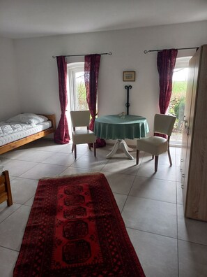 2 bedrooms, iron/ironing board, WiFi - Vacation apartment under thatch (Tönning)