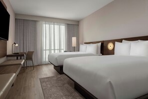 In-room safe, laptop workspace, blackout drapes, iron/ironing board - AC Hotel Pasadena (Pasadena)