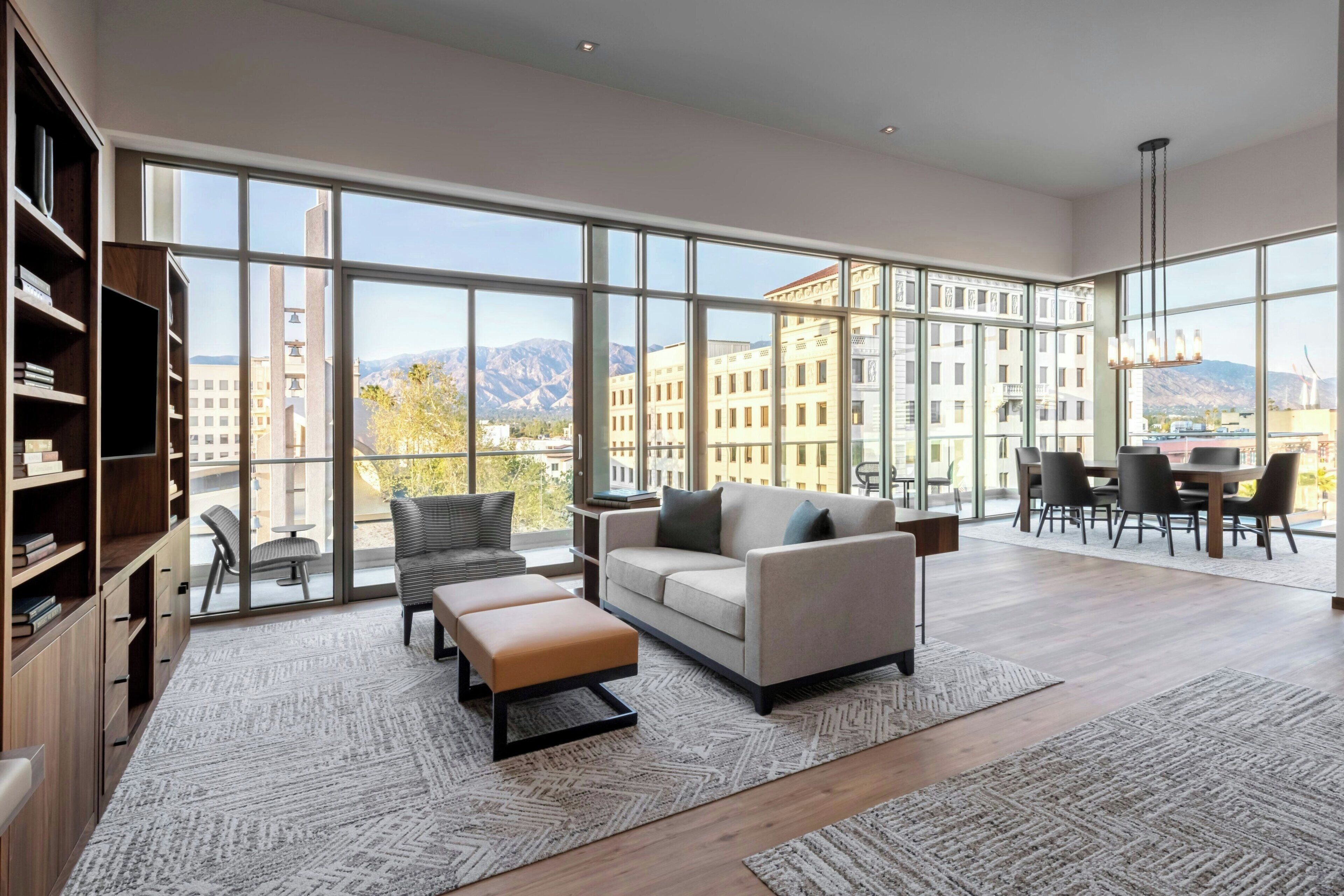 Caja fuerte, espacio para trabajar con un portátil, cortinas opacas