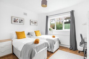 2 chambres, fer et planche à repasser, Wi-Fi, draps fournis