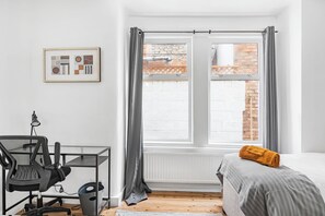 2 chambres, fer et planche à repasser, Wi-Fi, draps fournis