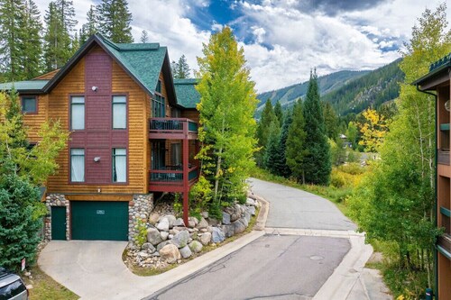 Luxe Home | Minutes To Skiing | Hot Tub