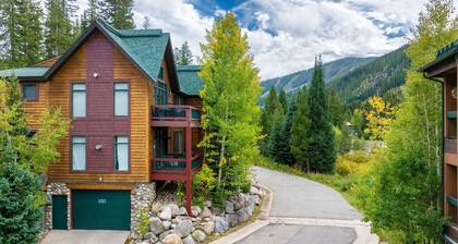 Luxe Home | Minutes To Skiing | Hot Tub
