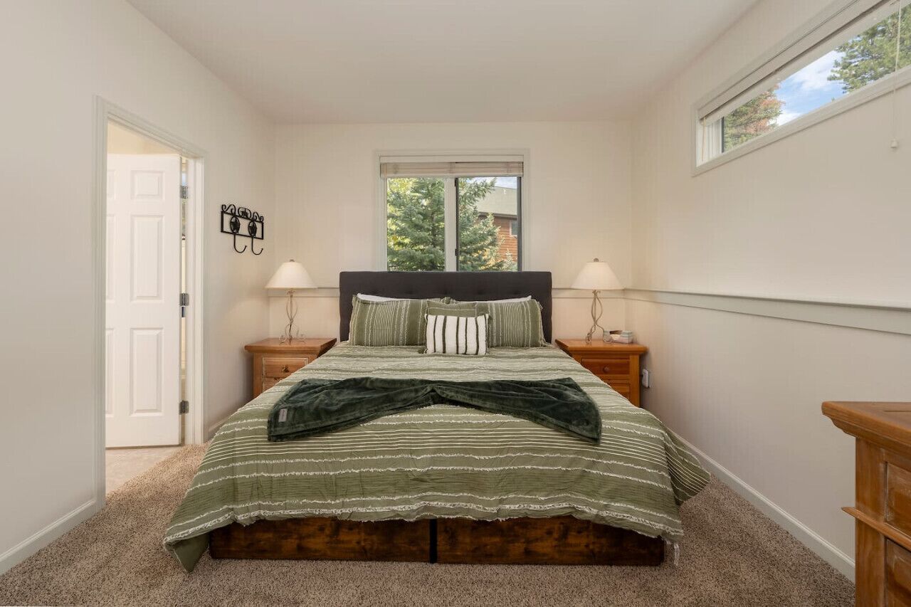 3 bedrooms, desk, iron/ironing board, free WiFi