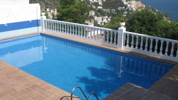 Piscine extérieure (ouverte en saison)