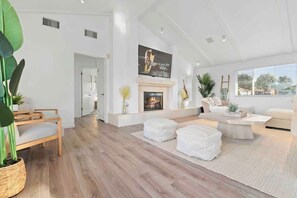 Interior - Immaculate 5BR Micro Resort with Heated Pool & Spa (San Diego)