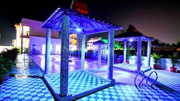 Kolam renang outdoor