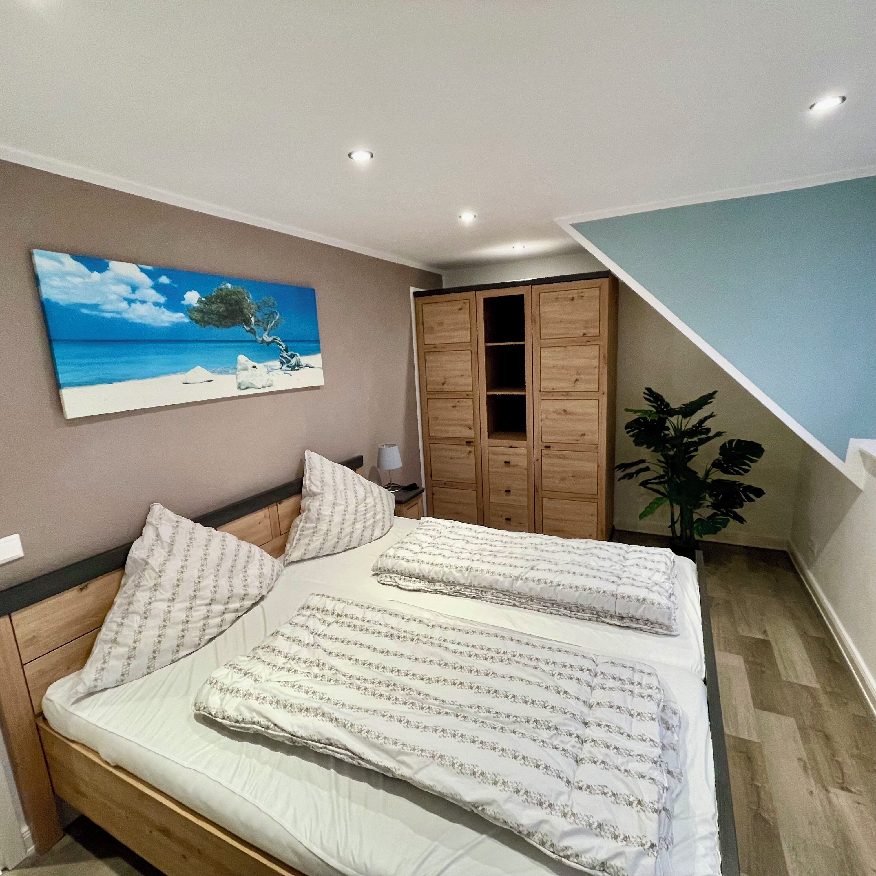 2 Schlafzimmer, Schreibtisch, Bügeleisen/Bügelbrett, Reisekinderbett