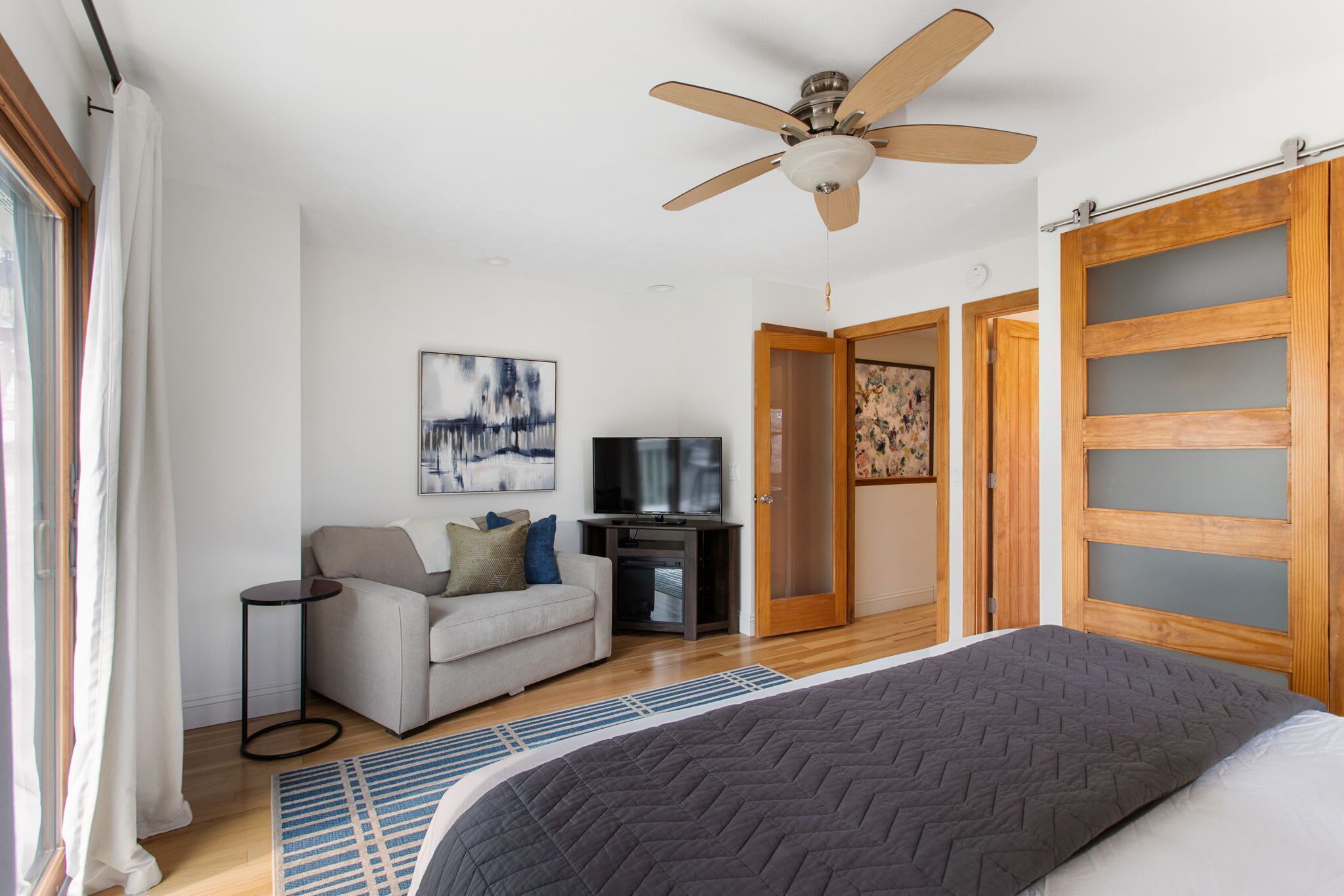 2 bedrooms, desk, iron/ironing board, WiFi