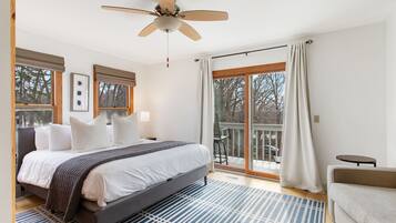 2 bedrooms, desk, iron/ironing board, WiFi