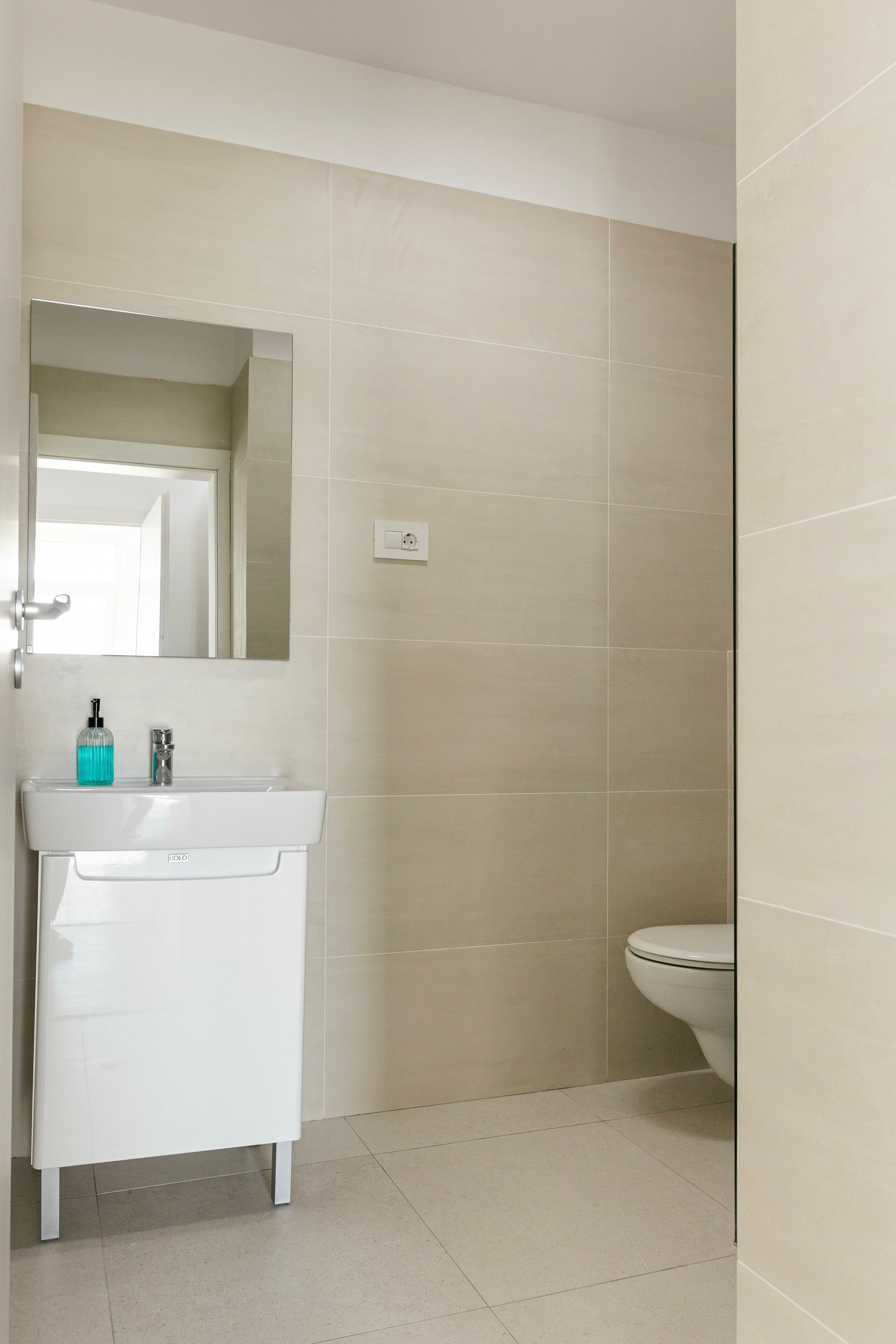 Secador de pelo, toallas, jabón, shampoo