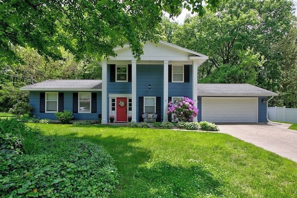 The Colonial Cottage Welcomes You!