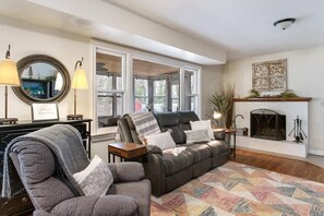 Télévision, cheminée