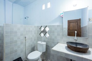 Shower, free toiletries, towels, soap
