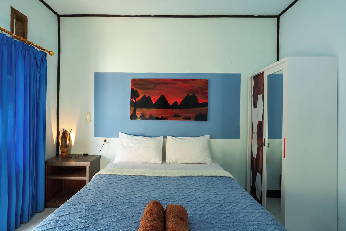 Standard Double Room, 1 King Bed, Garden View | Soundproofing, WiFi (free), bed sheets