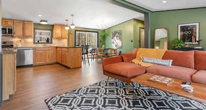 The Crescent Cottage | Kayaks | Bonfire | Lakeside