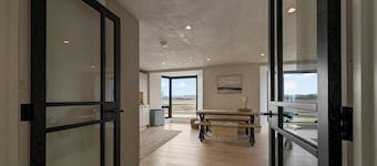 Ocean Retreat, Ocean View Apartment