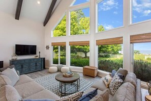 TV - Hidden Haven | Hot Tub | Lake Michigan (South Haven)