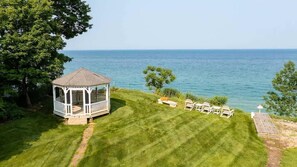 Terrace/patio - Hidden Haven | Hot Tub | Lake Michigan (South Haven)