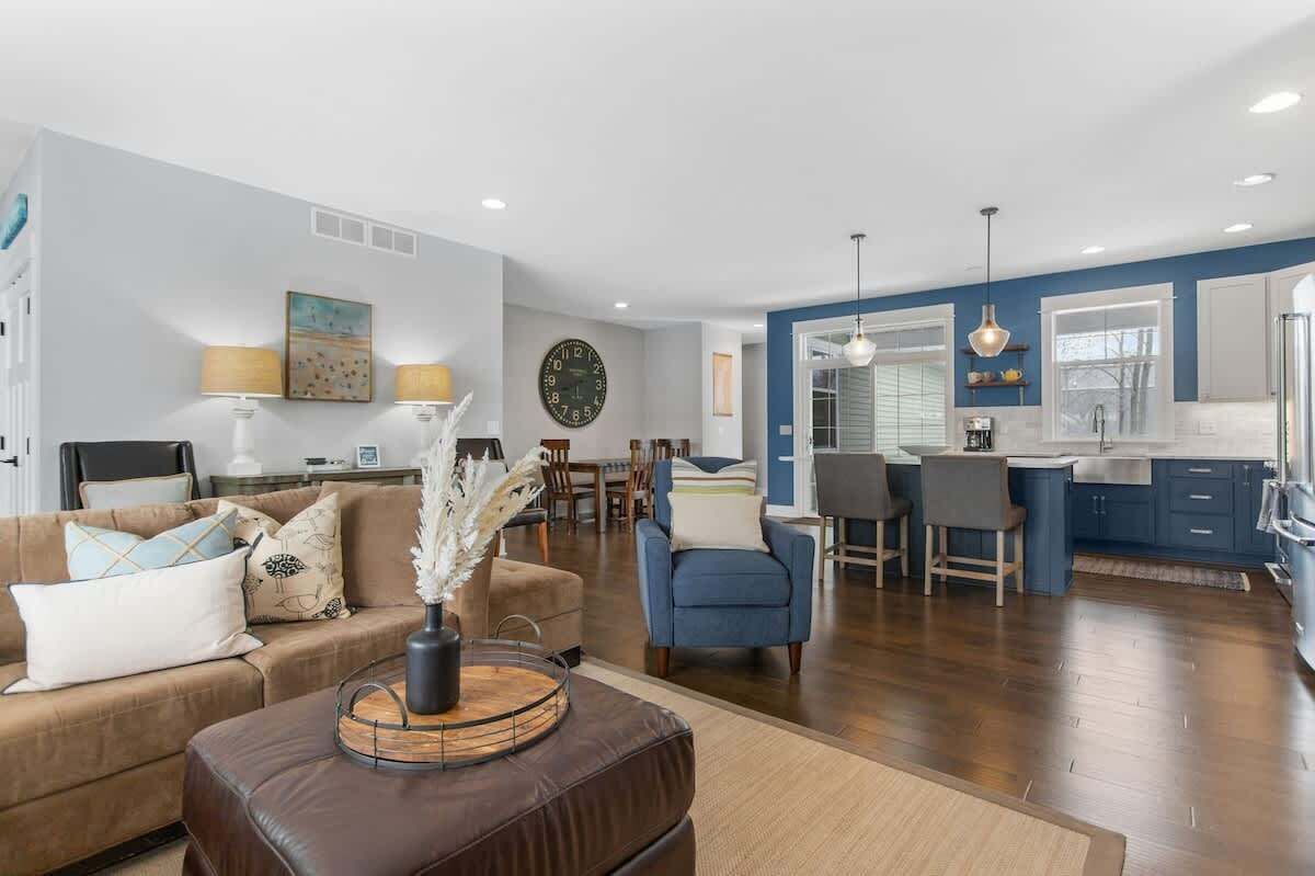 TV, peis og kontorer