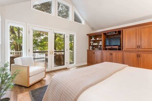 5 bedrooms, iron/ironing board, WiFi, bed sheets