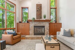 TV, fireplace, offices - Hummingbird Beach House | Private Beach | Lakeside (Holland)