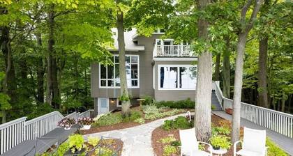 Hummingbird Beach House | Private Beach | Lakeside