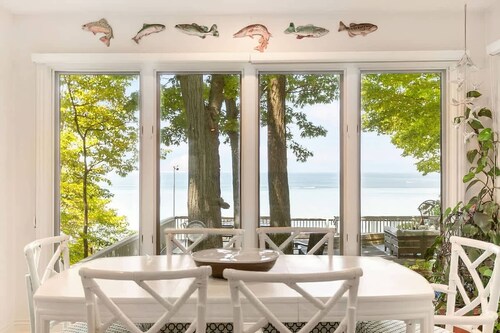 Hummingbird Beach House | Private Beach | Lakeside