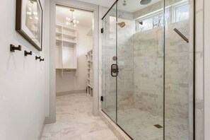 Shower, hair dryer, shampoo - Lakescape | Heated Saltwater Pool | Near Town (Douglas)