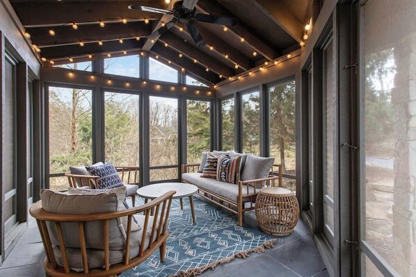 Télévision, cheminée