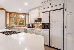 Fridge, microwave, oven, stovetop - Lakescape | 4 BR | Heated Pool | Rec Space (Douglas)