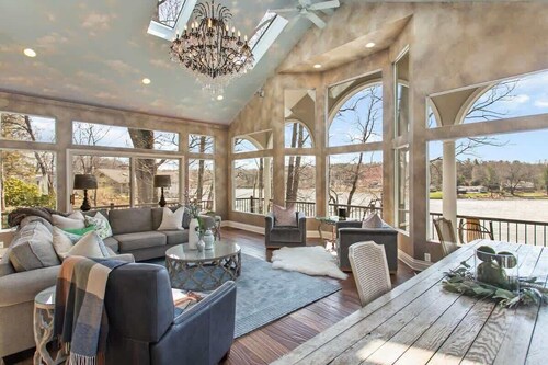 The SaugaBuck House | River Front | Hot Tub