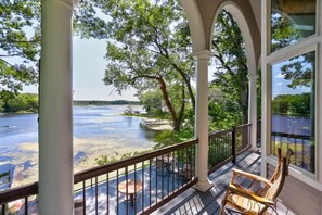 Terrace/patio - The SaugaBuck House | River Front | Hot Tub (Saugatuck)