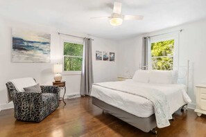 3 slaapkamers, een strijkplank/strijkijzer, reisbedje, wifi