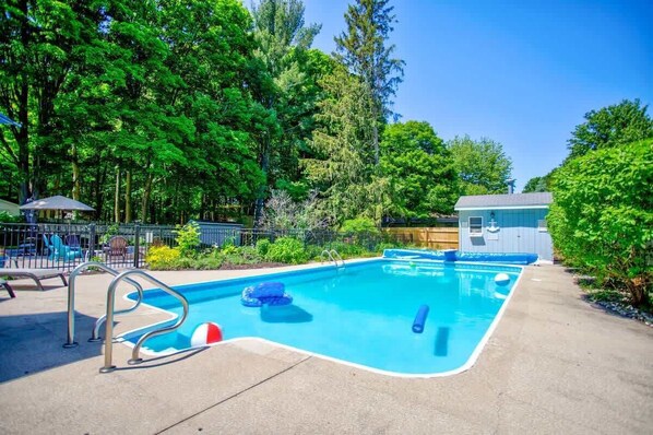 Pool - Woodcliff Cottage | Heated Private Pool (Holland)
