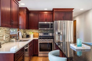 Fridge, microwave, oven, stovetop - Woodcliff Cottage | Heated Private Pool (Holland)