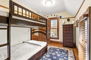 8 室のベッドルーム、アイロン / アイロン台、旅行用ベビーベッド、WiFi