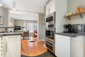 Fridge, microwave, oven, stovetop - Nesting Nook (Saugatuck)