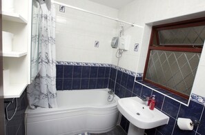 Casa | Banheiro | Chuveiro/banheira combinados, banheira de imersão, secador de cabelo 